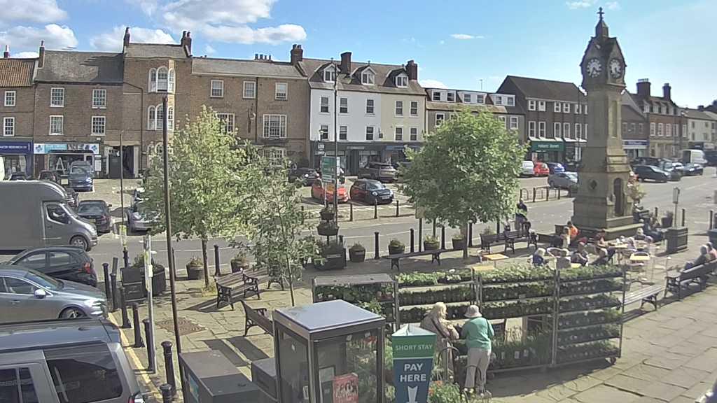 Thirsk webcam overlooking the Market Place