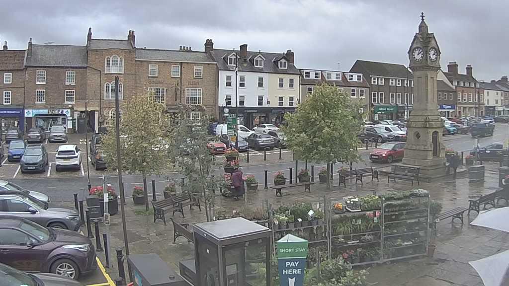 Thirsk webcam overlooking the Market Place