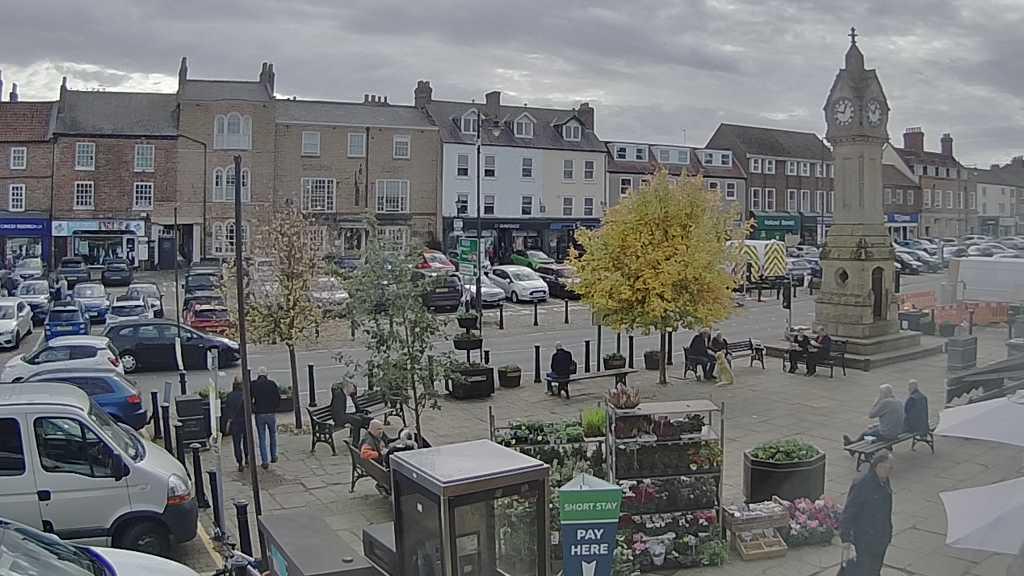 Thirsk webcam overlooking the Market Place