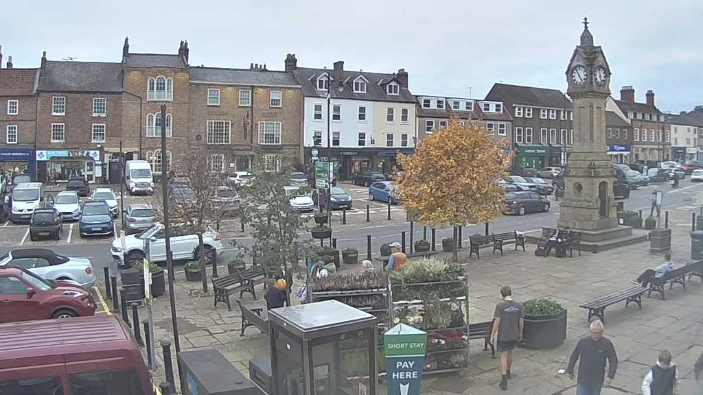 Thirsk webcam overlooking the Market Place