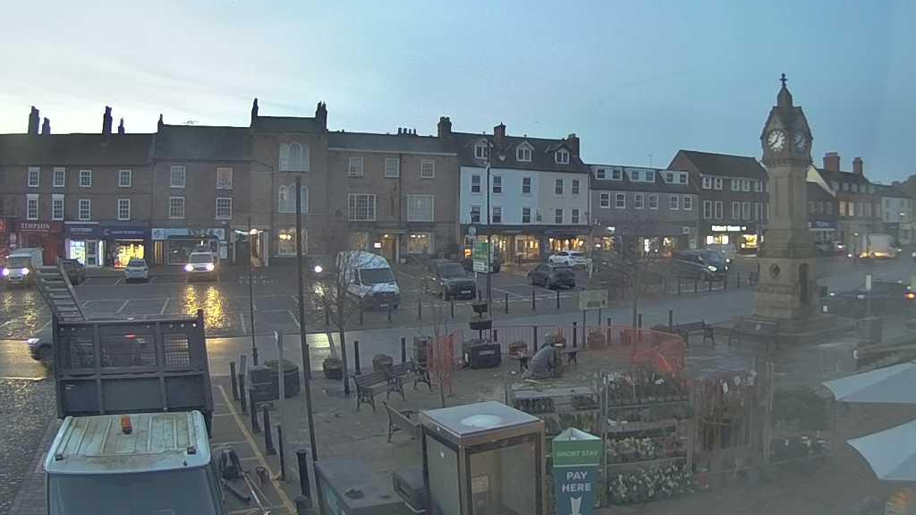 Thirsk webcam overlooking the Market Place