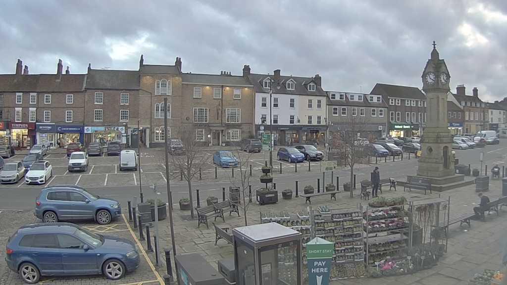 Thirsk webcam overlooking the Market Place