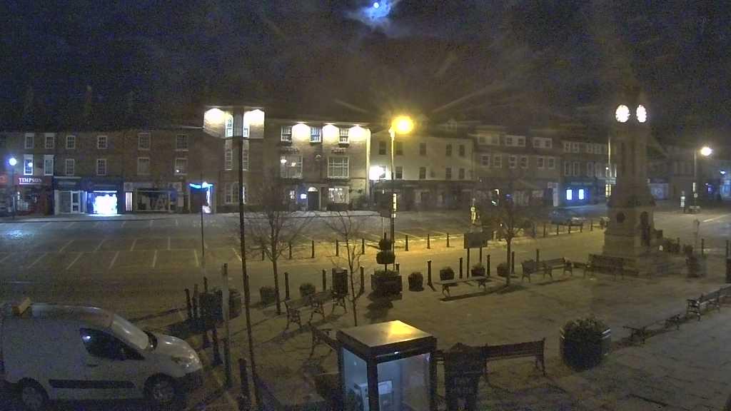 Thirsk webcam overlooking the Market Place