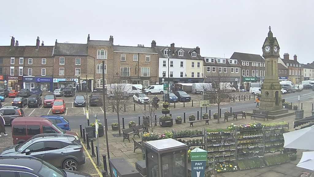 Thirsk webcam overlooking the Market Place