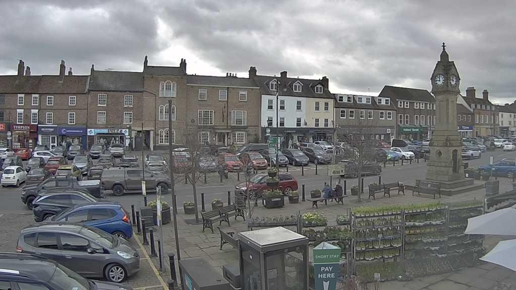 Thirsk webcam overlooking the Market Place