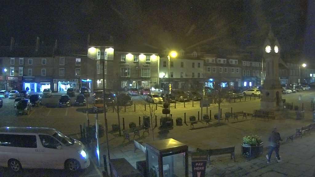 Thirsk webcam overlooking the Market Place