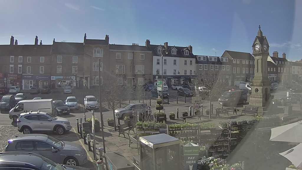 Thirsk webcam overlooking the Market Place
