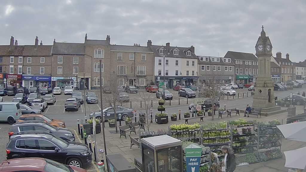 Thirsk webcam overlooking the Market Place