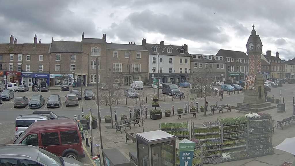 Thirsk webcam overlooking the Market Place