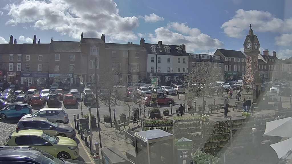 Thirsk webcam overlooking the Market Place