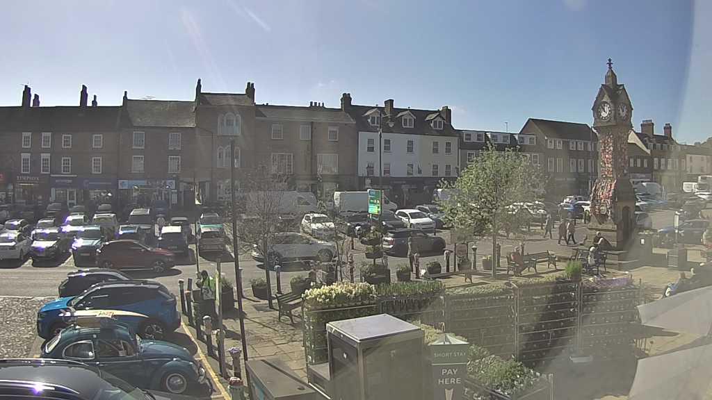 Thirsk webcam overlooking the Market Place