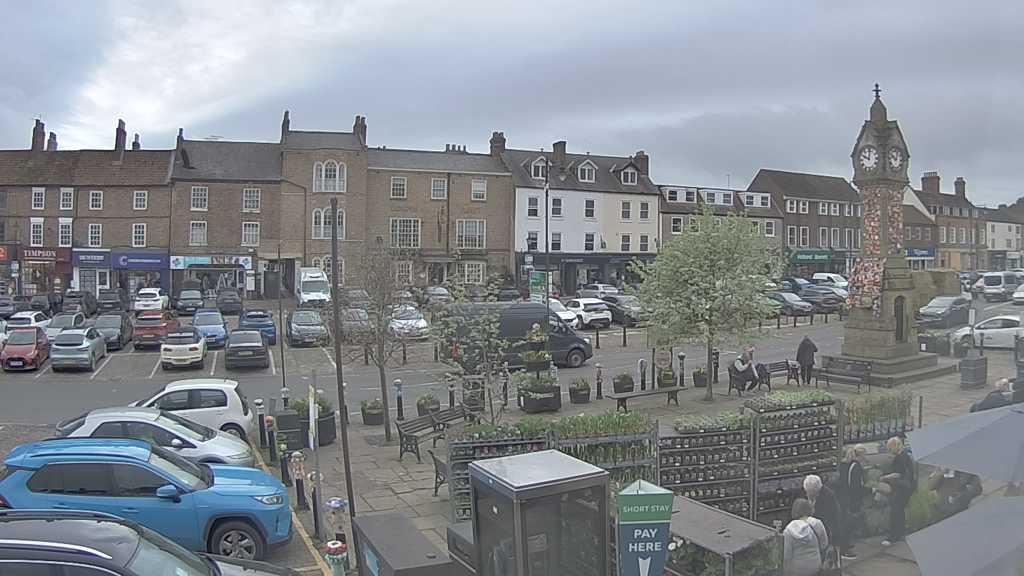 Thirsk webcam overlooking the Market Place