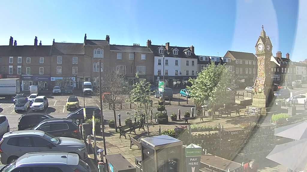 Thirsk webcam overlooking the Market Place