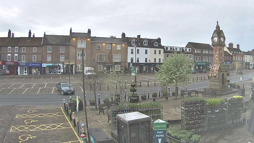 Thirsk webcam overlooking the Market Place
