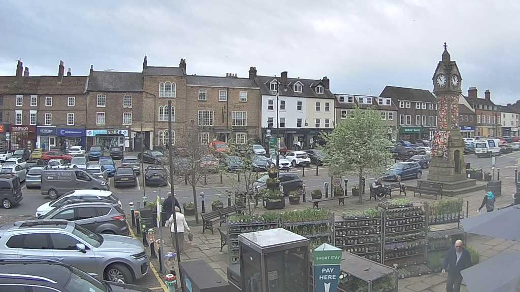 Thirsk webcam overlooking the Market Place