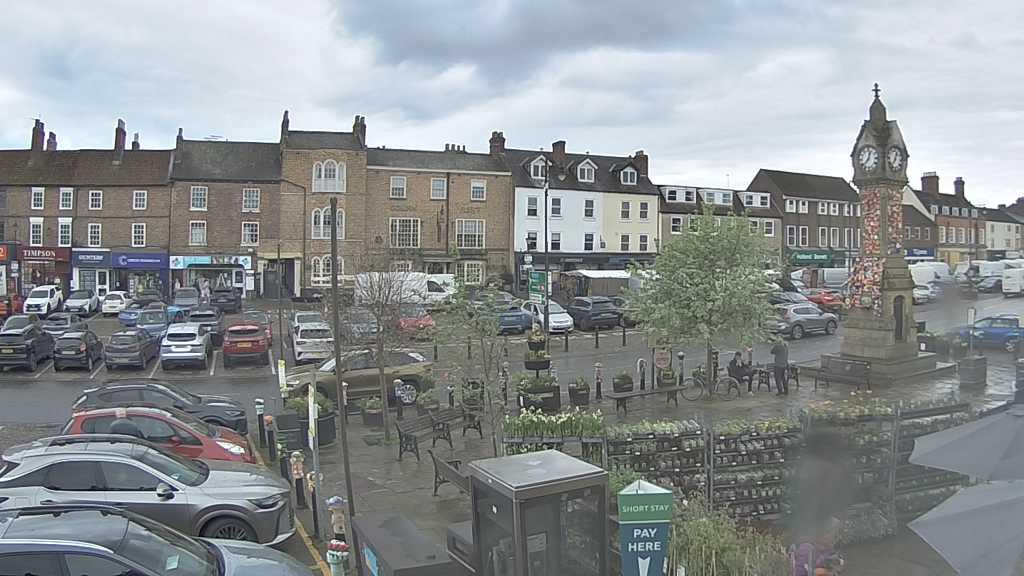 Thirsk webcam overlooking the Market Place