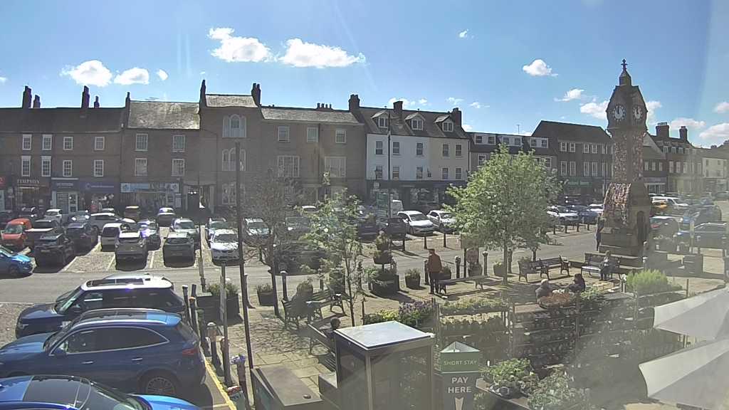 Thirsk webcam overlooking the Market Place