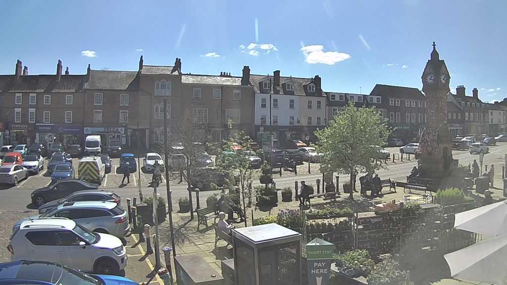Thirsk webcam overlooking the Market Place