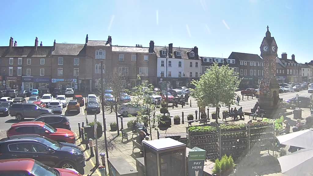Thirsk webcam overlooking the Market Place