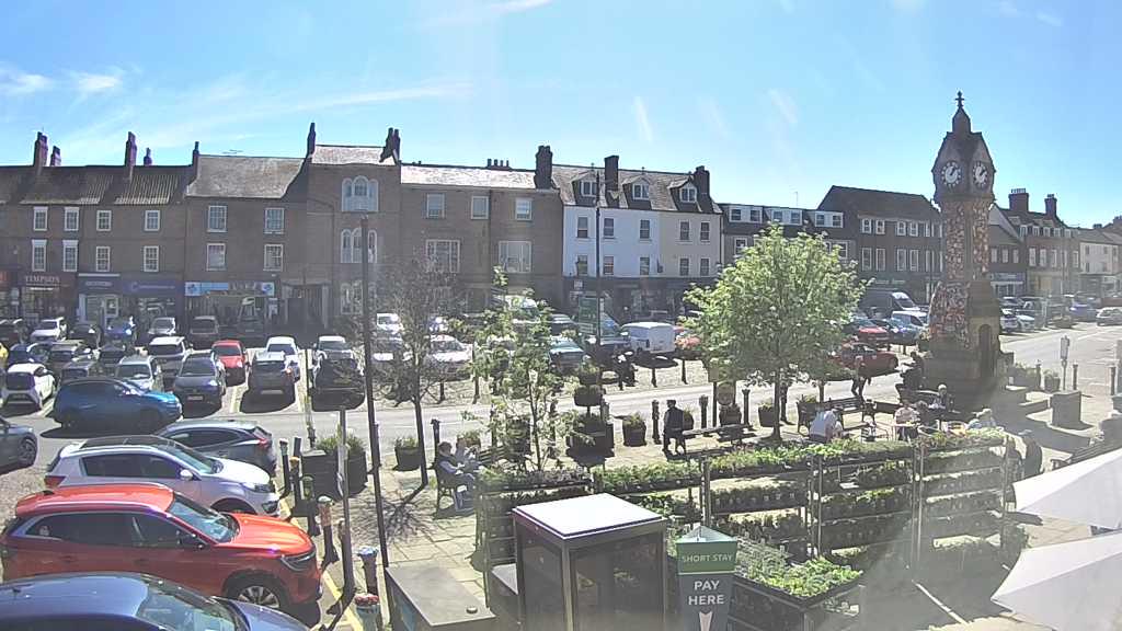 Thirsk webcam overlooking the Market Place