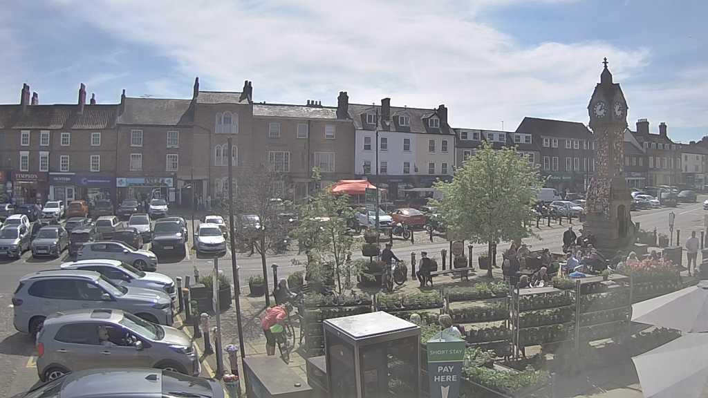 Thirsk webcam overlooking the Market Place