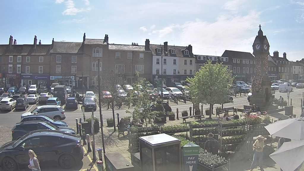 Thirsk webcam overlooking the Market Place