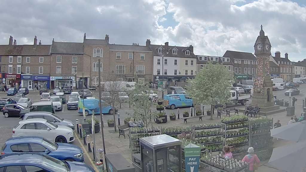 Thirsk webcam overlooking the Market Place