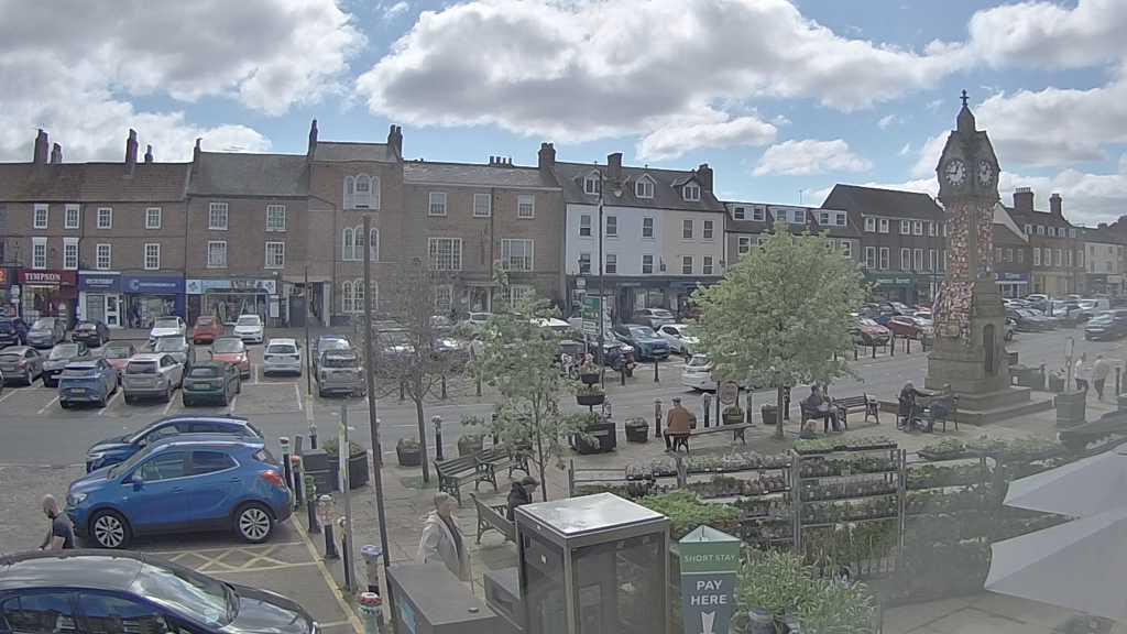 Thirsk webcam overlooking the Market Place