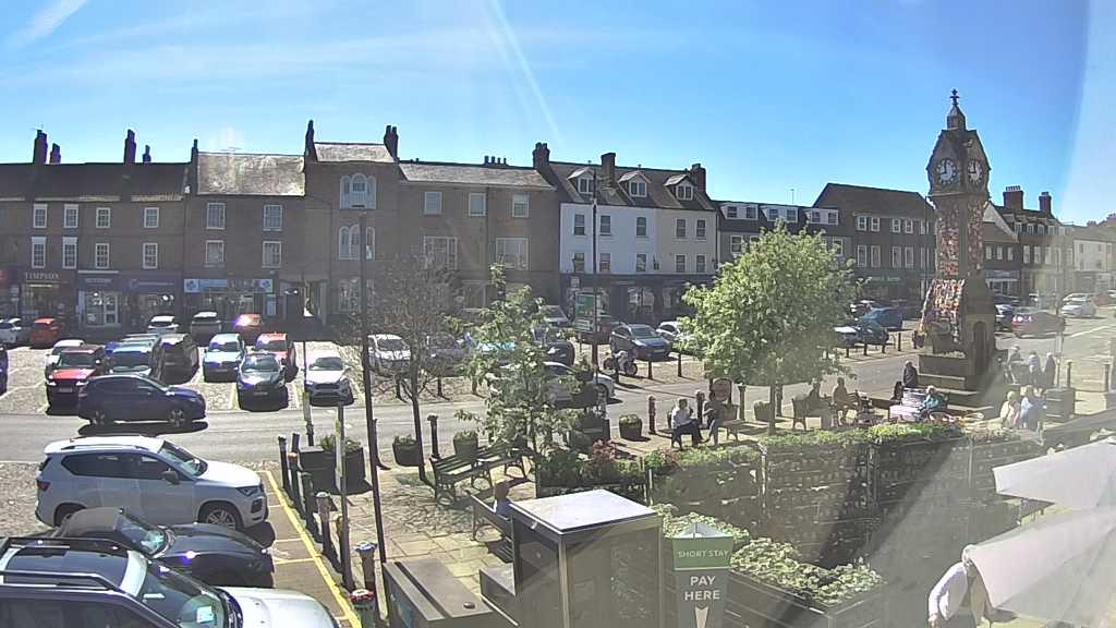 Thirsk webcam overlooking the Market Place