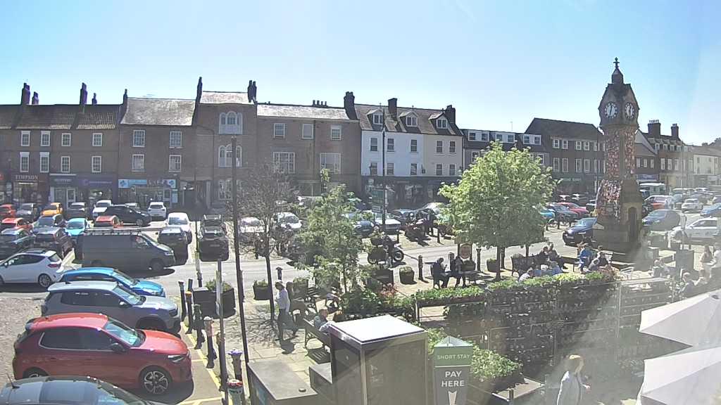 Thirsk webcam overlooking the Market Place