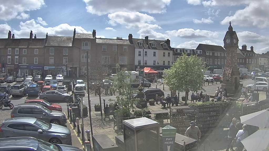 Thirsk webcam overlooking the Market Place