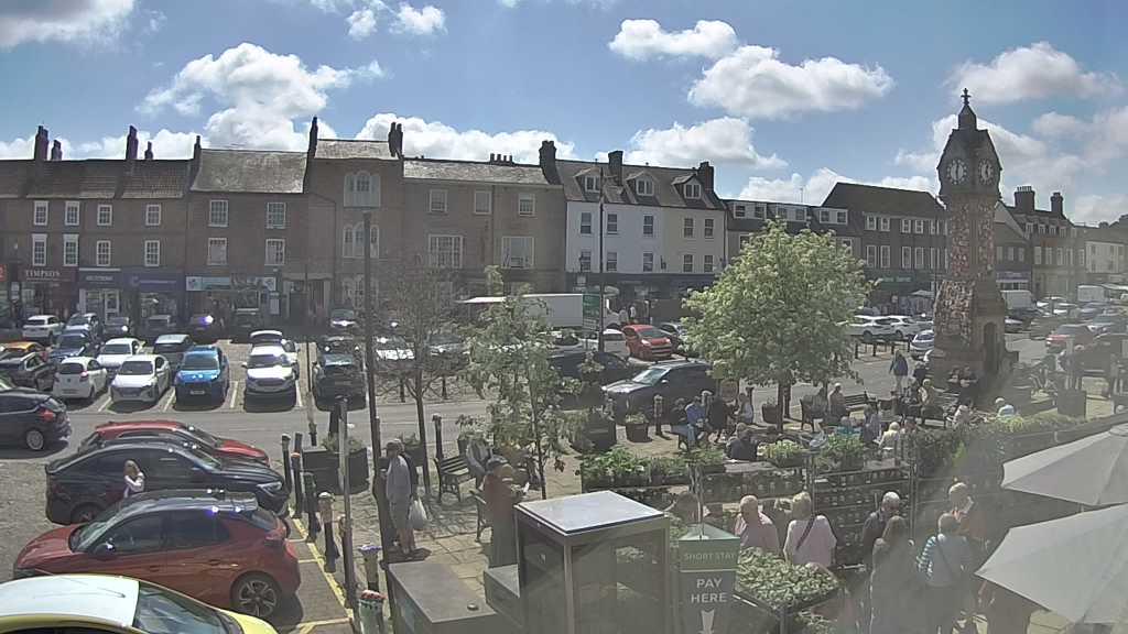 Thirsk webcam overlooking the Market Place