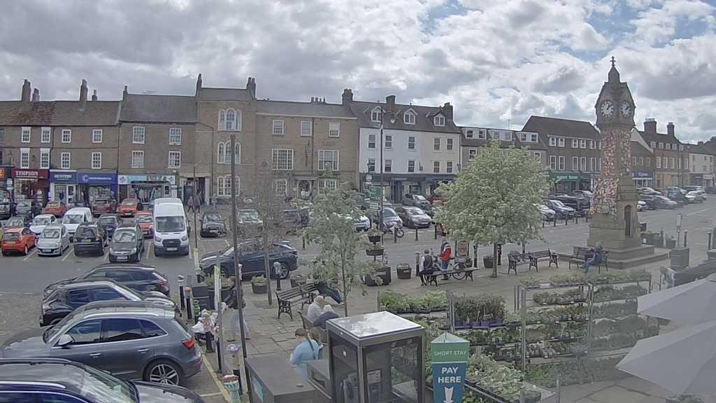 Thirsk webcam overlooking the Market Place