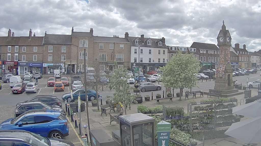 Thirsk webcam overlooking the Market Place