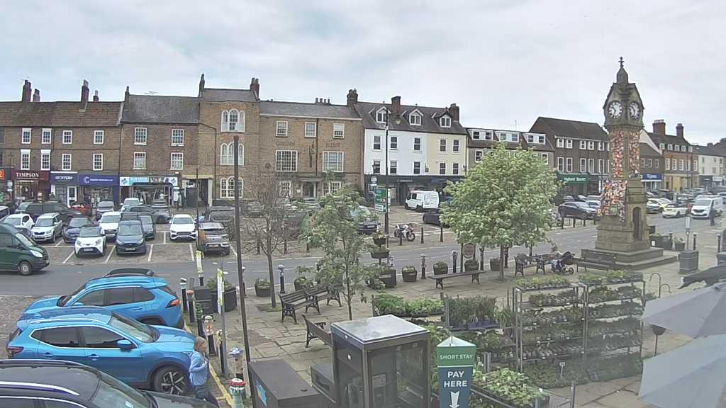 Thirsk webcam overlooking the Market Place