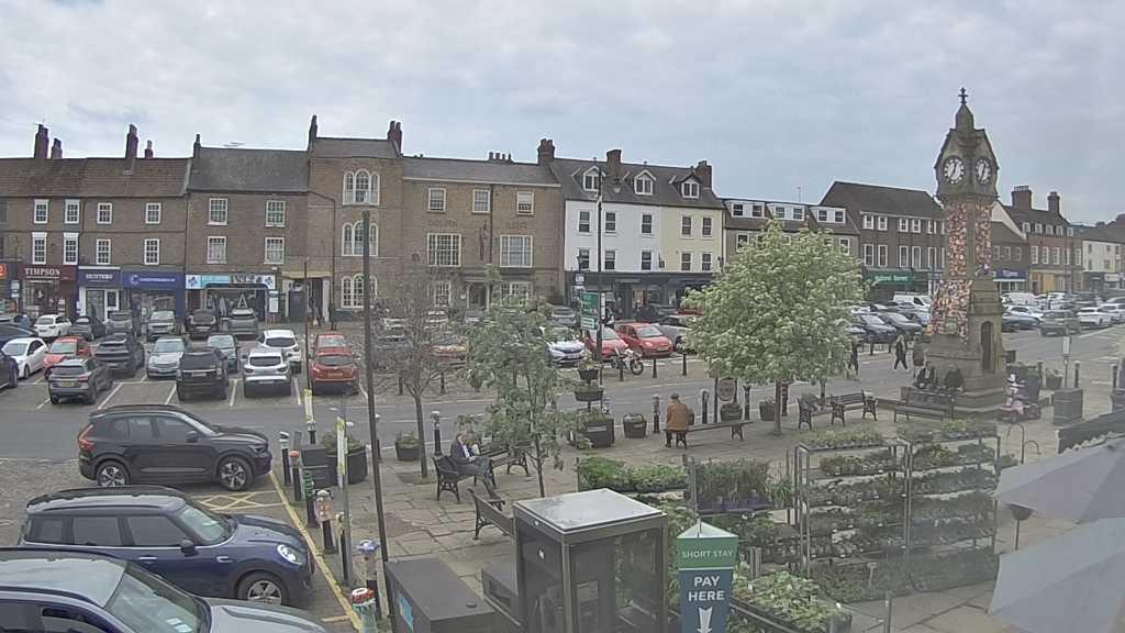 Thirsk webcam overlooking the Market Place