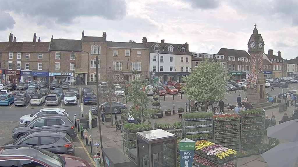 Thirsk webcam overlooking the Market Place