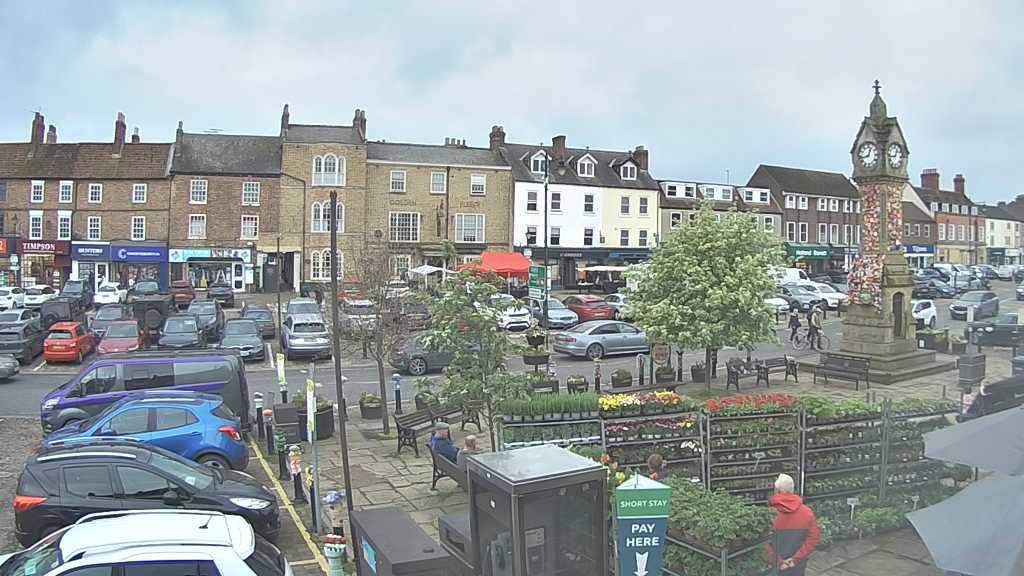 Thirsk webcam overlooking the Market Place