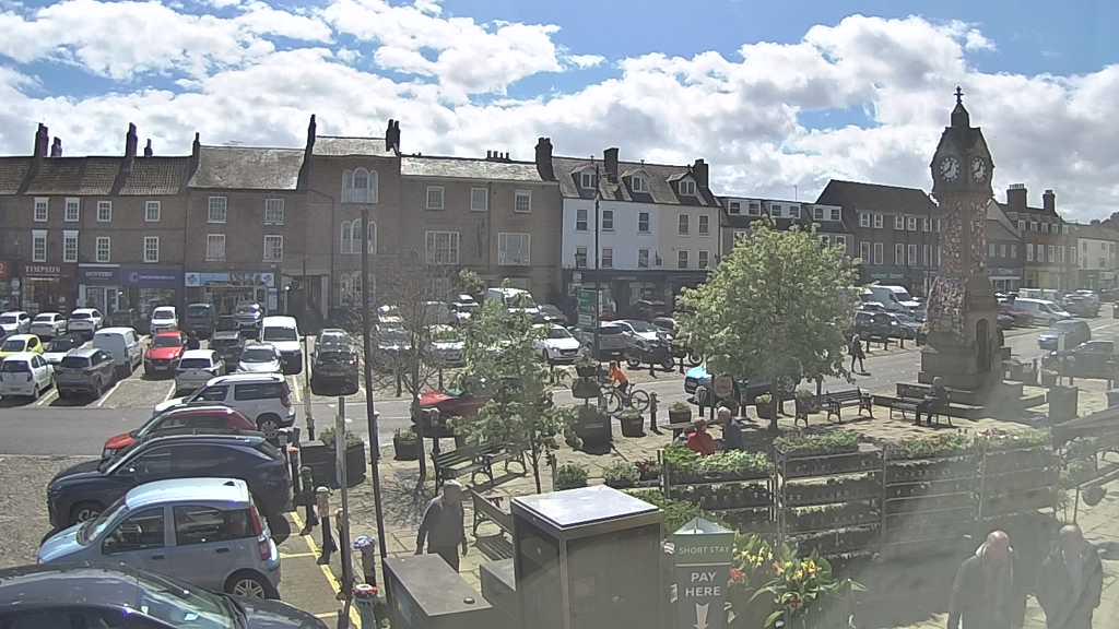 Thirsk webcam overlooking the Market Place