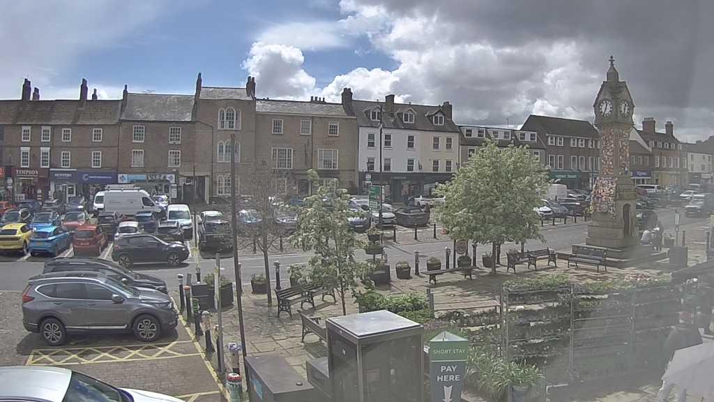 Thirsk webcam overlooking the Market Place