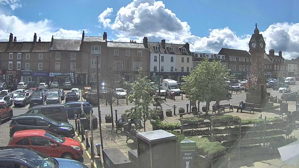 Thirsk webcam overlooking the Market Place