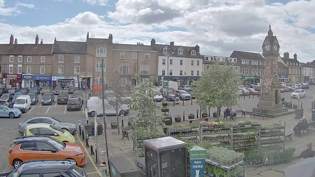 Thirsk webcam overlooking the Market Place