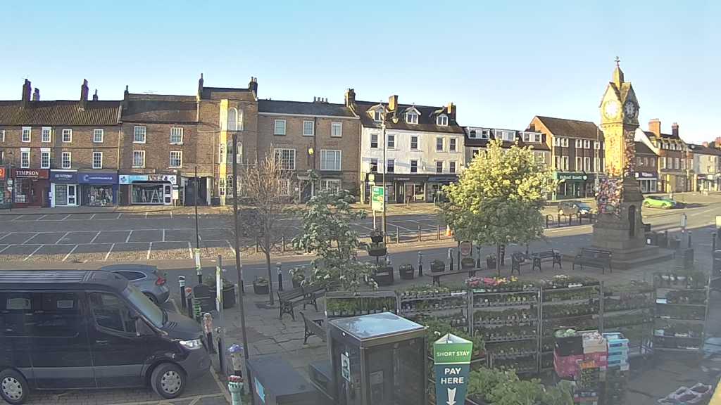 Thirsk webcam overlooking the Market Place