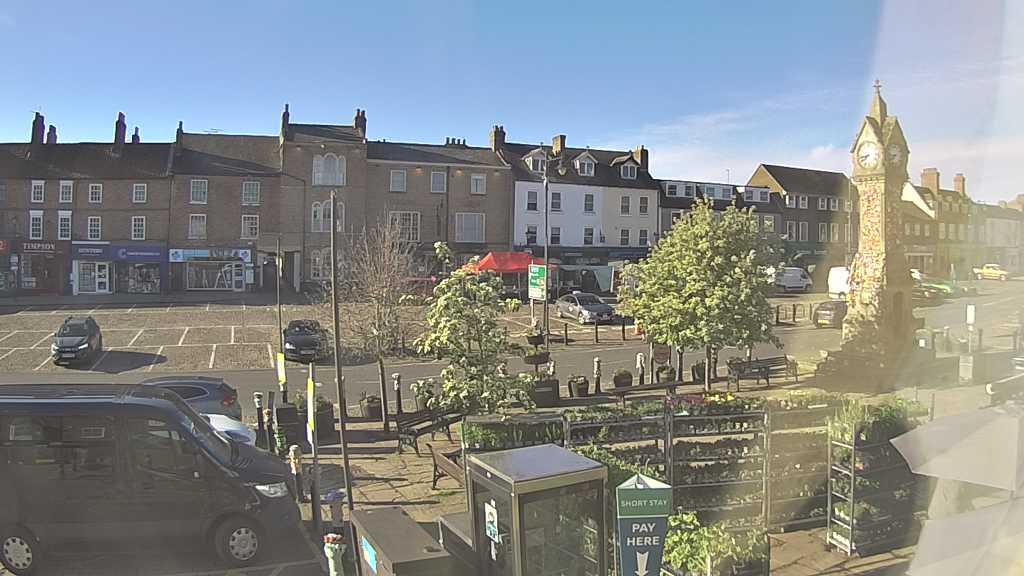 Thirsk webcam overlooking the Market Place
