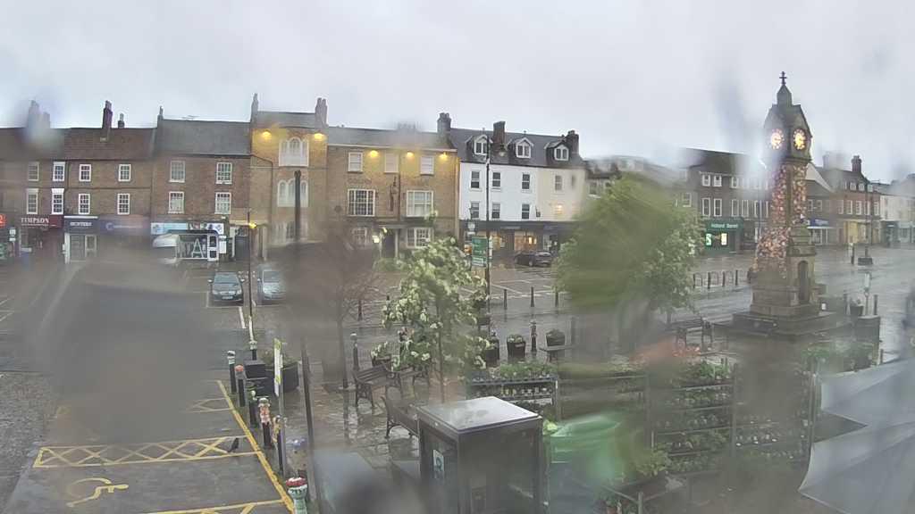 Thirsk webcam overlooking the Market Place