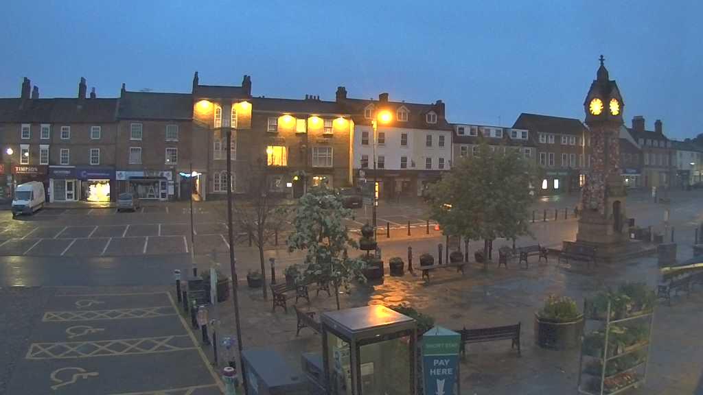 Thirsk webcam overlooking the Market Place