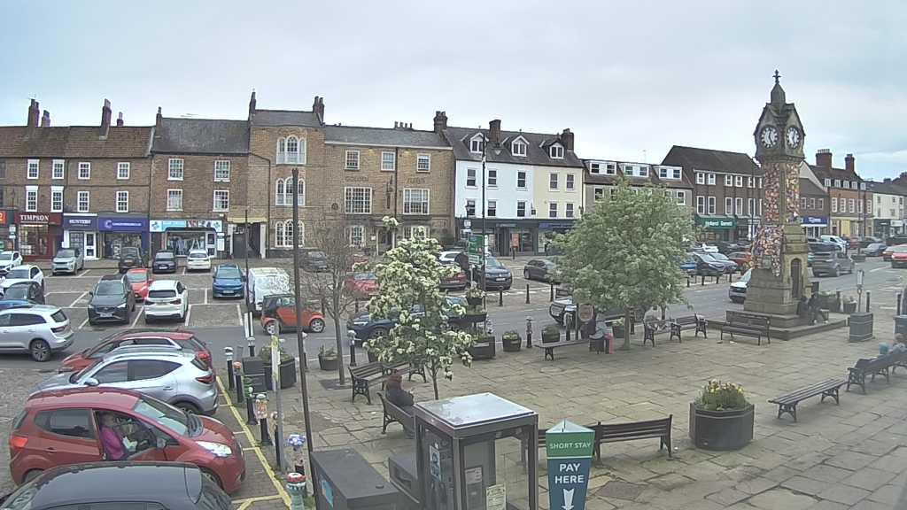 Thirsk webcam overlooking the Market Place