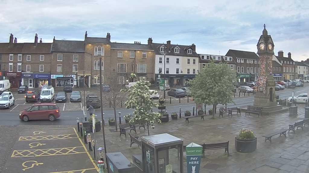Thirsk webcam overlooking the Market Place