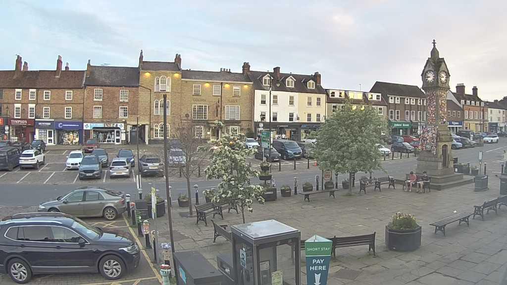 Thirsk webcam overlooking the Market Place