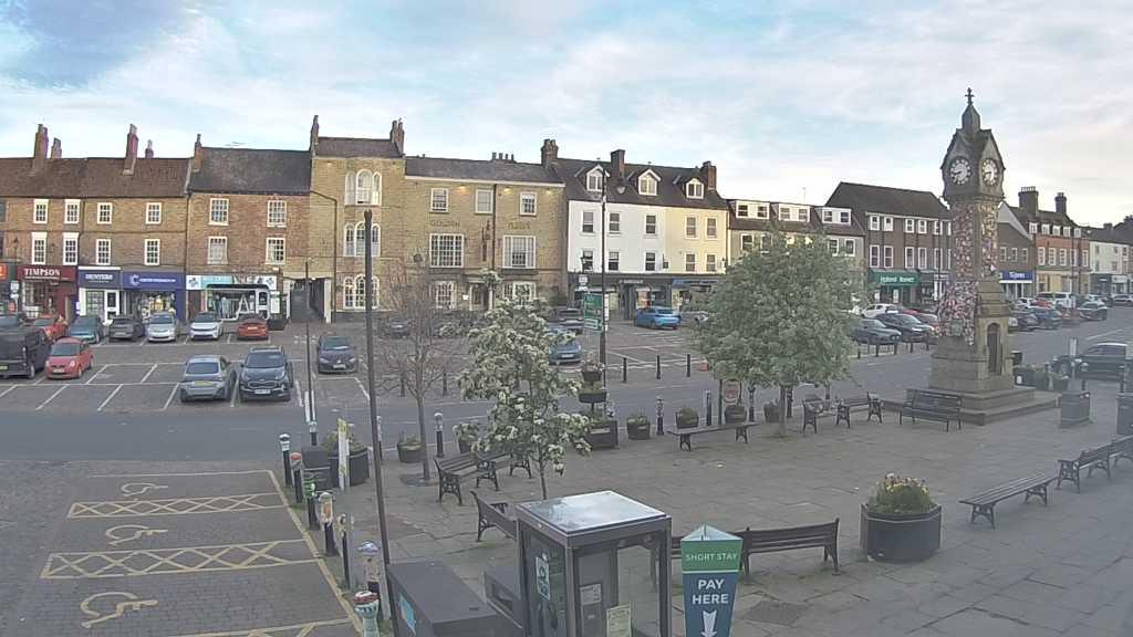 Thirsk webcam overlooking the Market Place